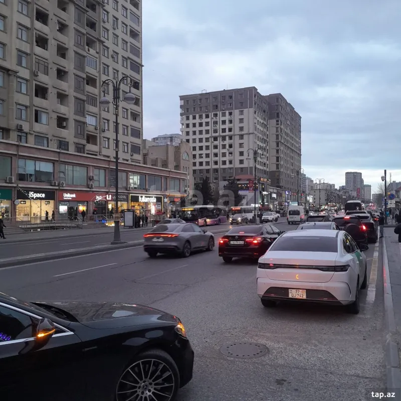 Kirayə verilir 2 otaqlı mənzil 76 m²