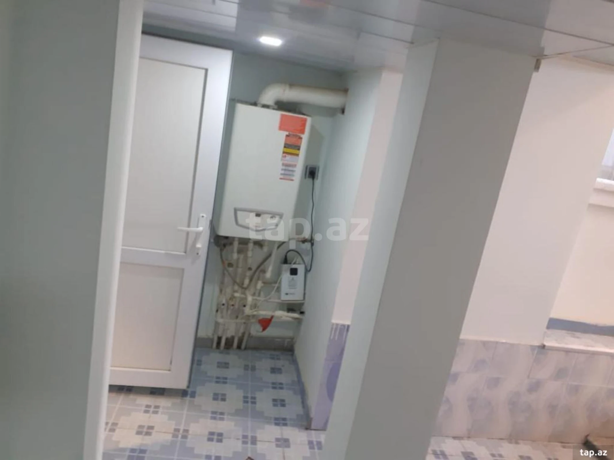 Satılır 6 otaqlı həyət evi