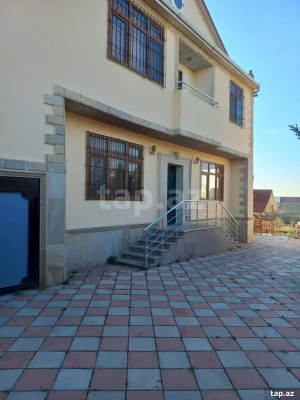 Satılır 6 otaqlı həyət evi
