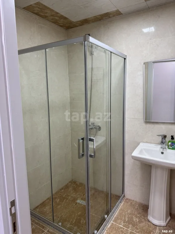 Kirayə verilir 2 otaqlı yeni tikili 76 m²