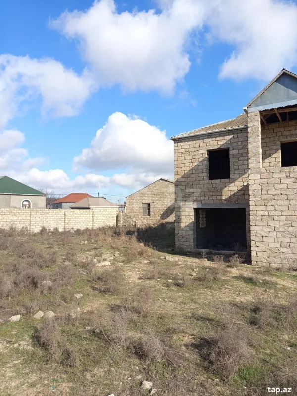 Satılır 5 otaqlı həyət evi 240 m²