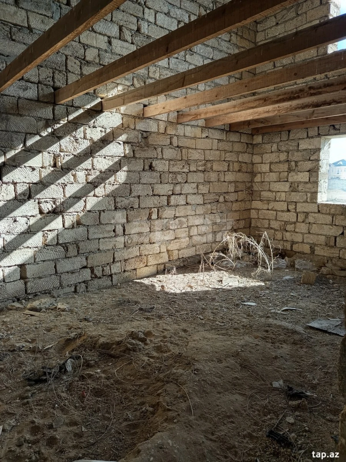 Satılır 5 otaqlı həyət evi 240 m²