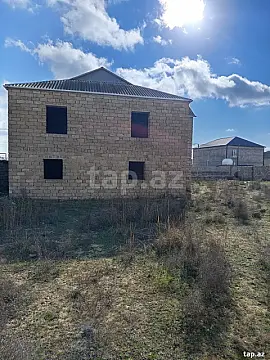 Satılır 5 otaqlı həyət evi 240 m²