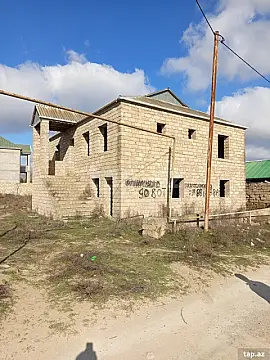 Satılır 5 otaqlı həyət evi 240 m²