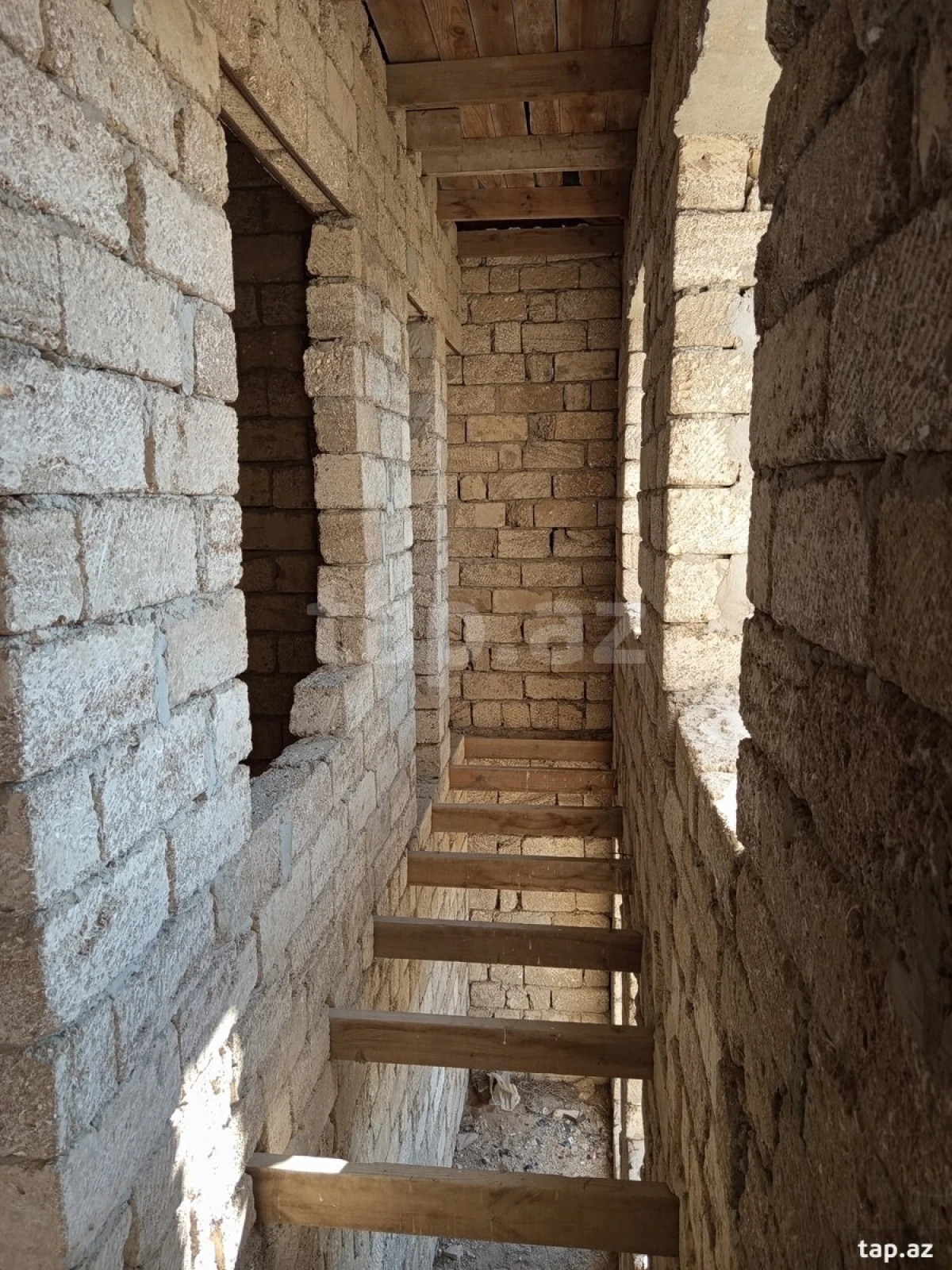 Satılır 5 otaqlı həyət evi 240 m²