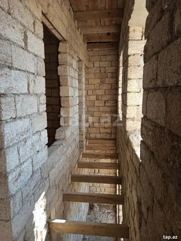 Satılır 5 otaqlı həyət evi 240 m²