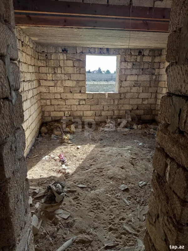 Satılır 5 otaqlı həyət evi 240 m²