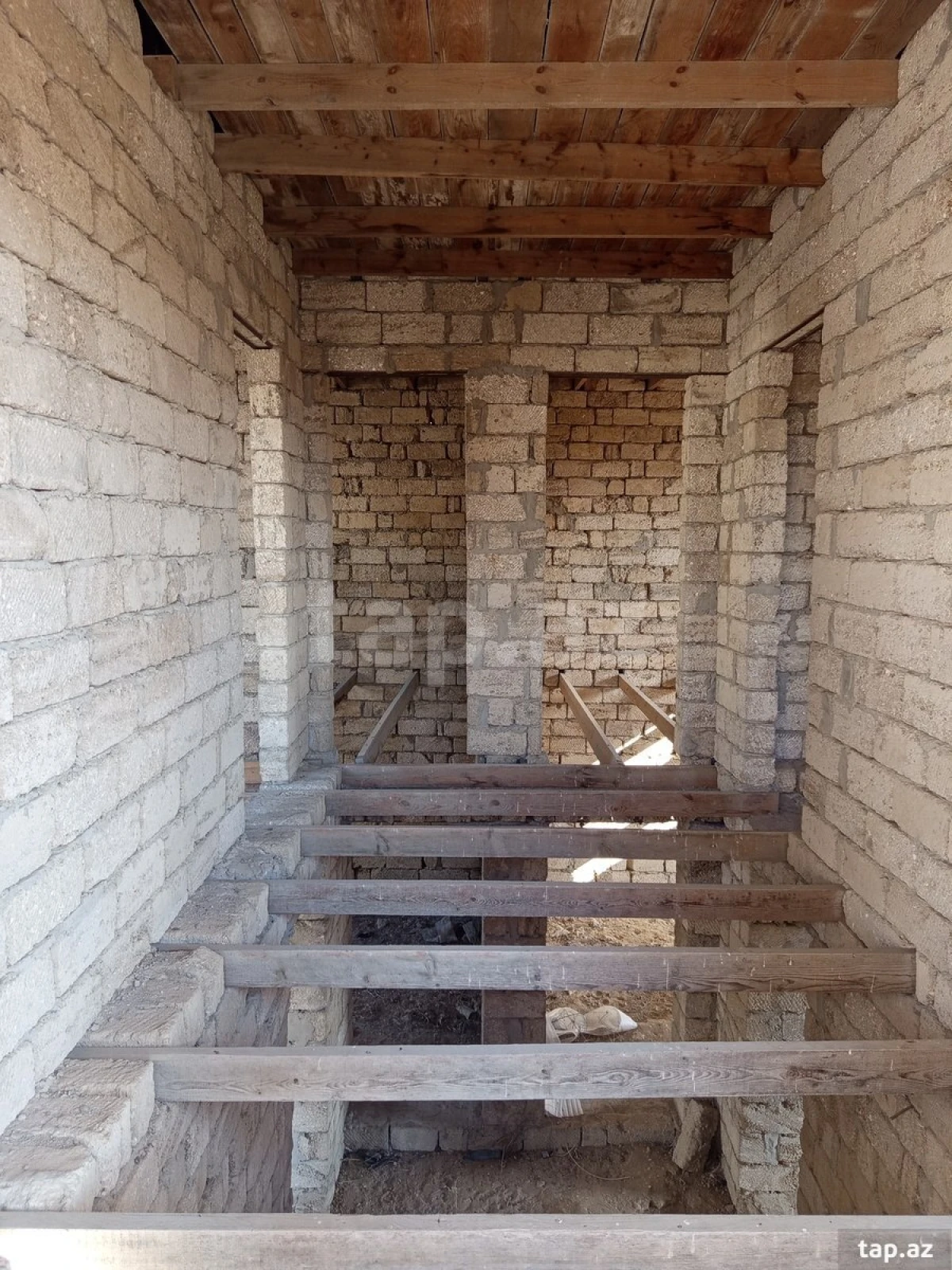 Satılır 5 otaqlı həyət evi 240 m²