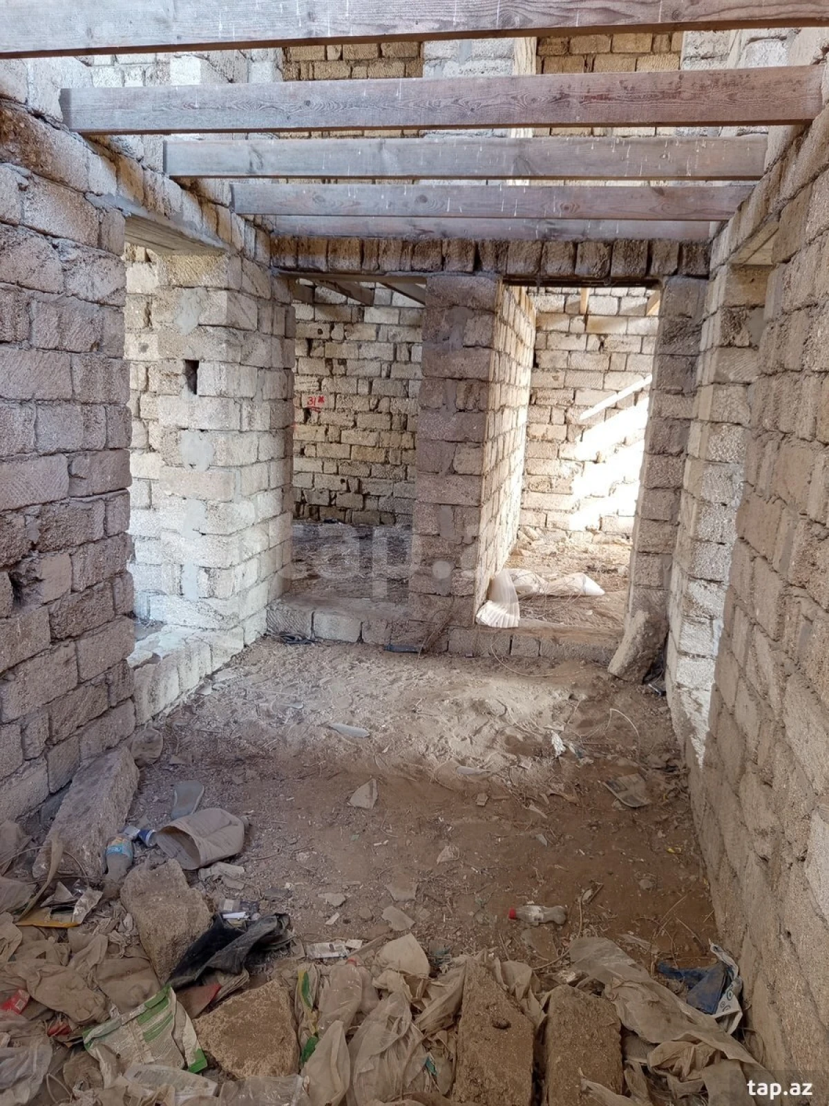 Satılır 5 otaqlı həyət evi 240 m²