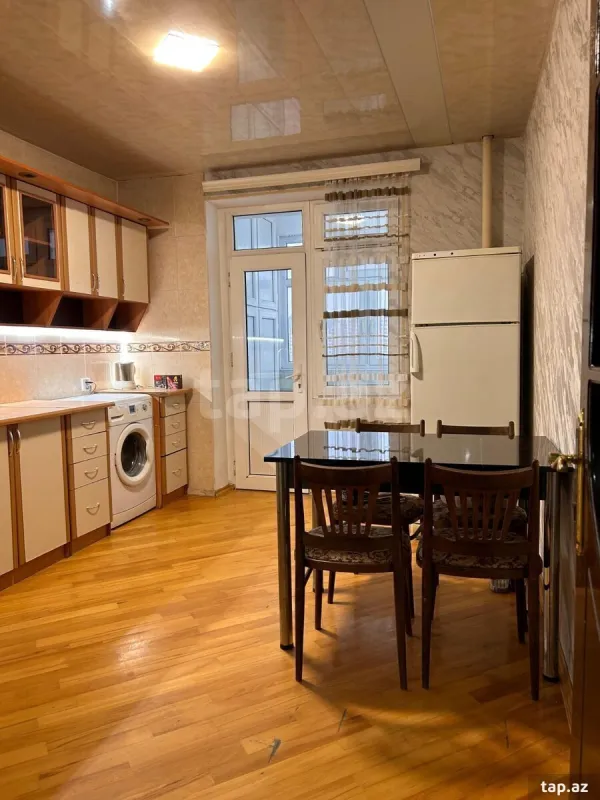 Kirayə verilir 2 otaqlı mənzil 70 m²