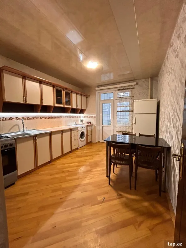 Kirayə verilir 2 otaqlı mənzil 70 m²