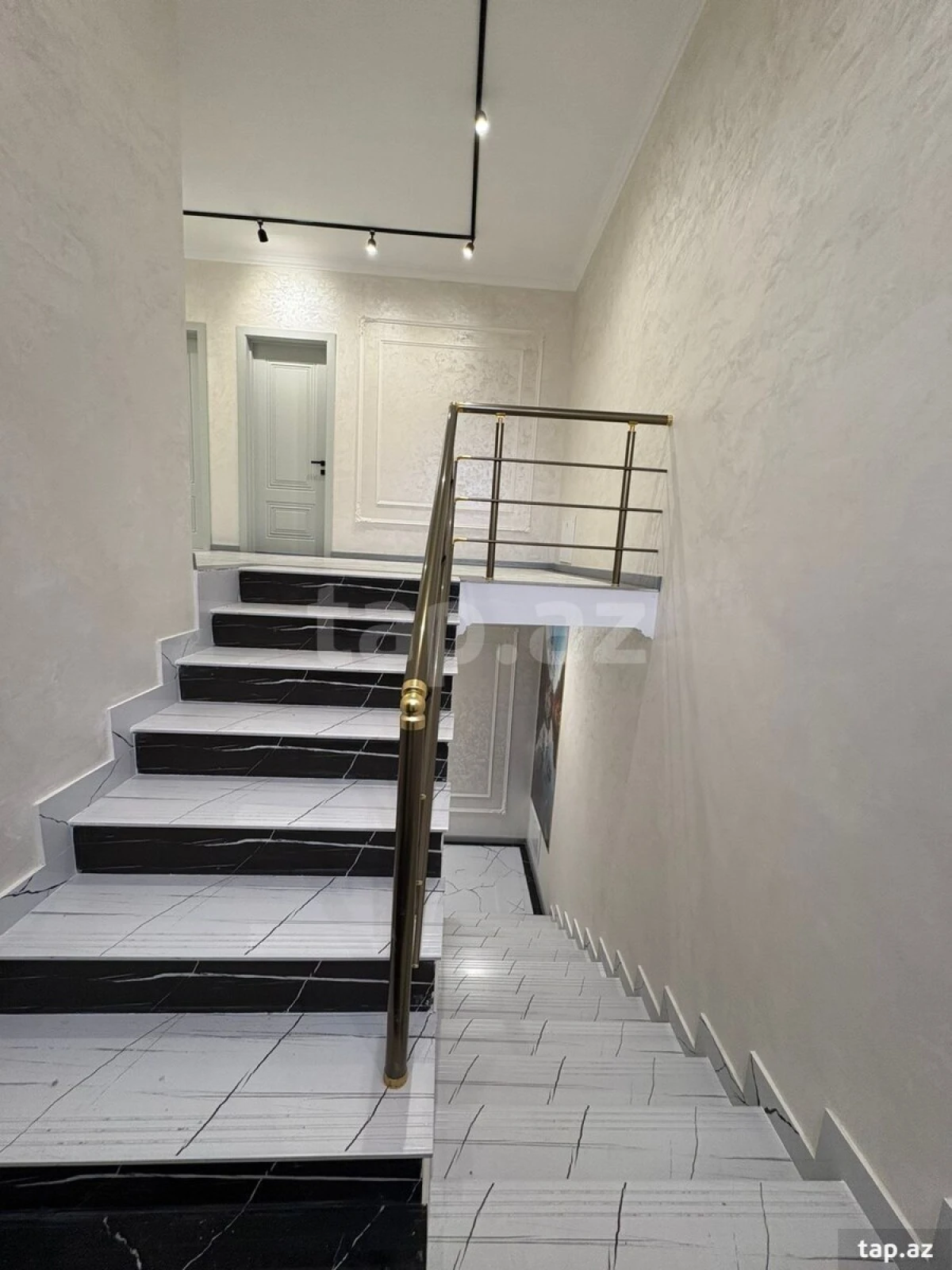 Satılır 5 otaqlı həyət evi