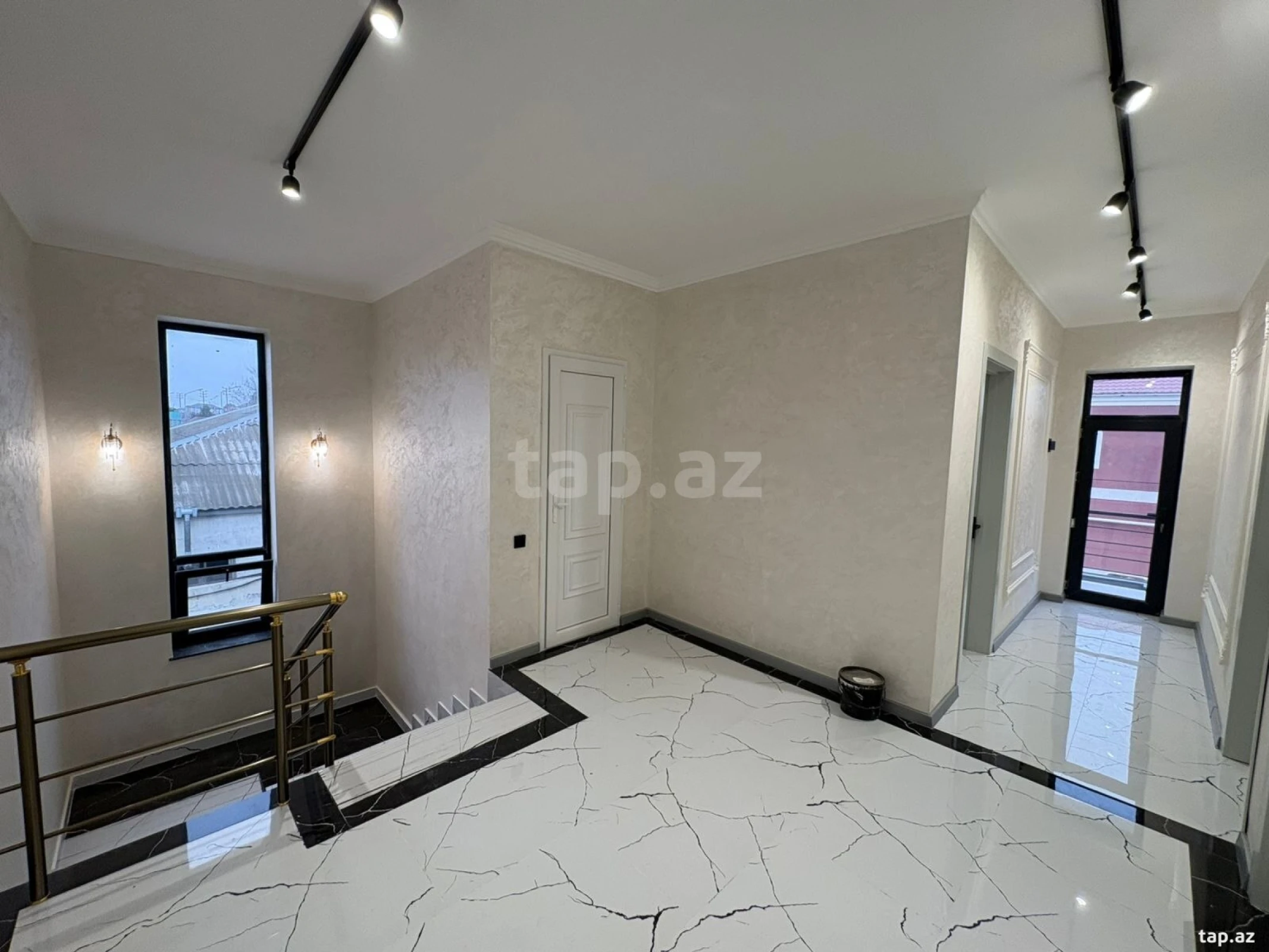 Satılır 5 otaqlı həyət evi