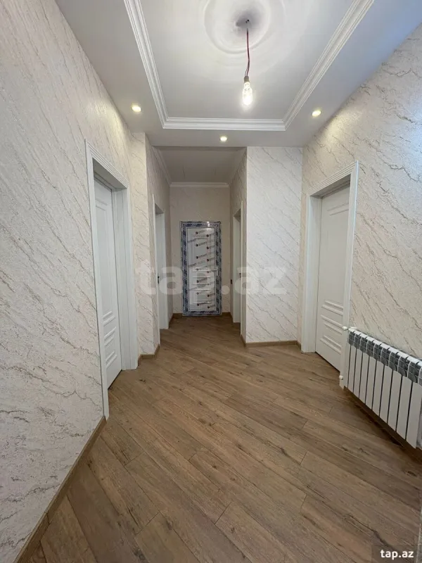 Satılır 8 otaqlı həyət evi