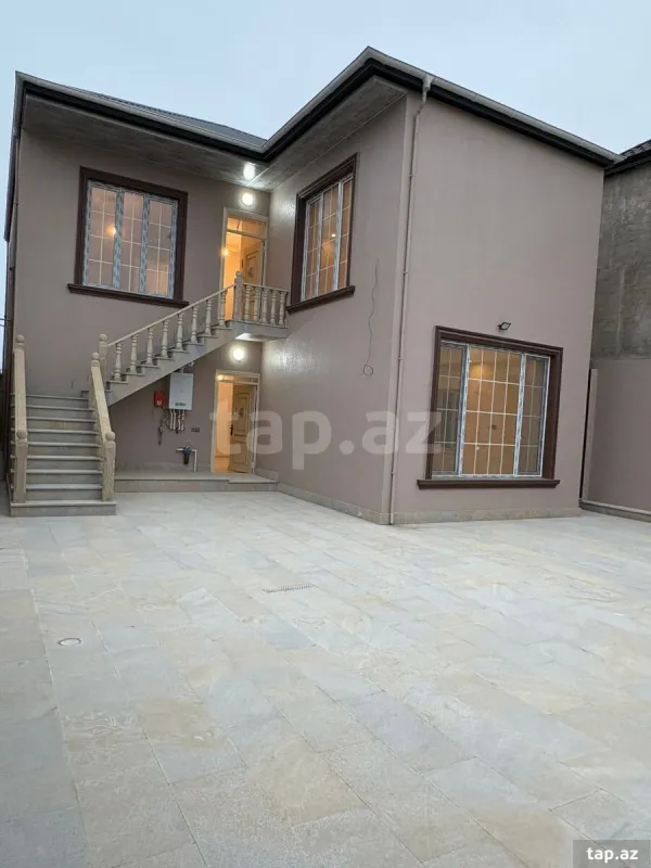 Satılır 8 otaqlı həyət evi