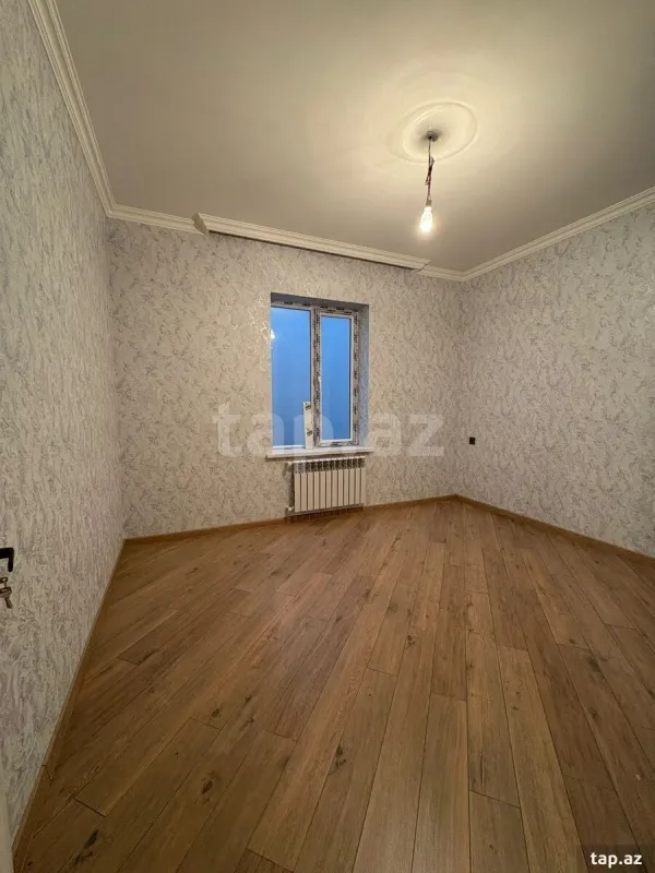 Satılır 8 otaqlı həyət evi