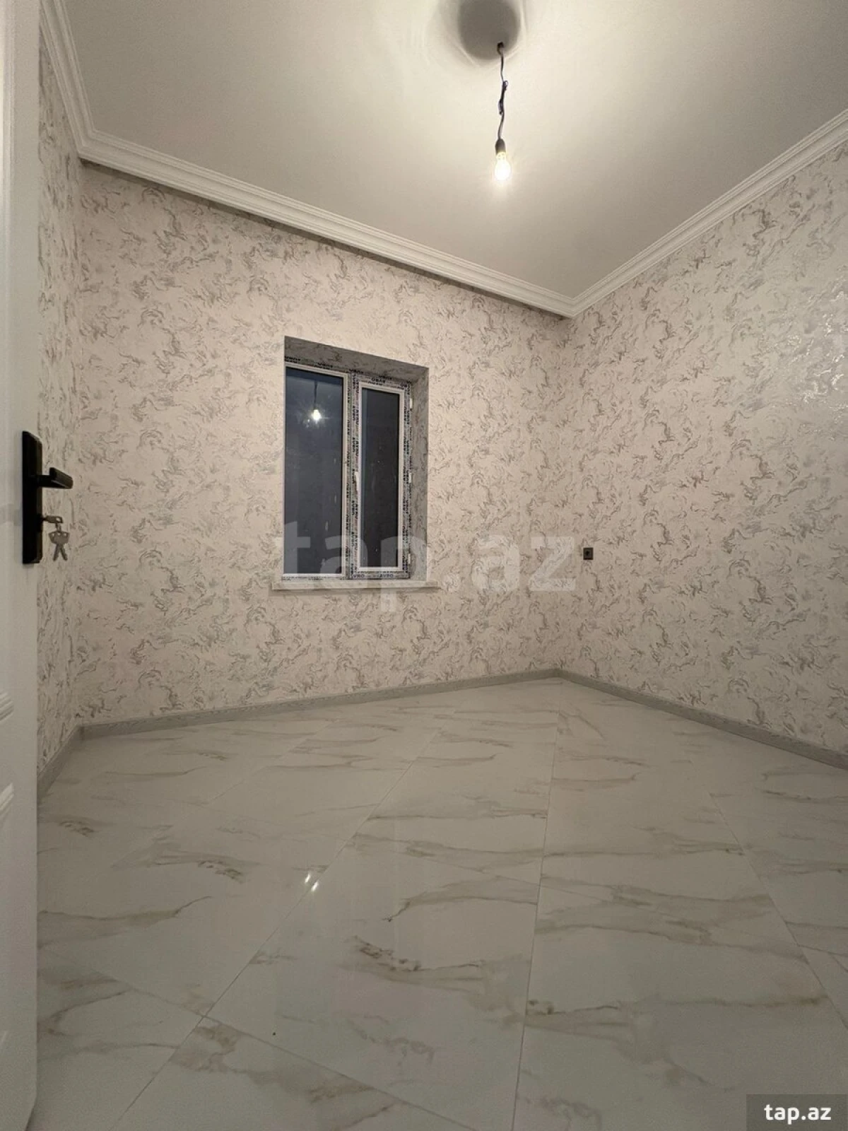 Satılır 8 otaqlı həyət evi