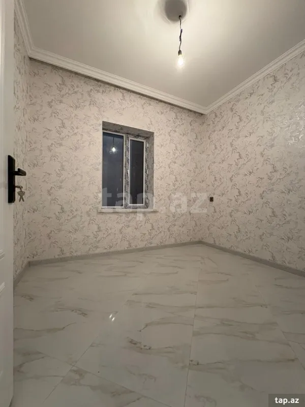 Satılır 8 otaqlı həyət evi