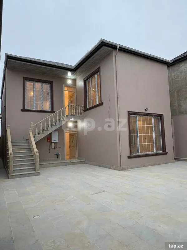 Satılır 8 otaqlı həyət evi