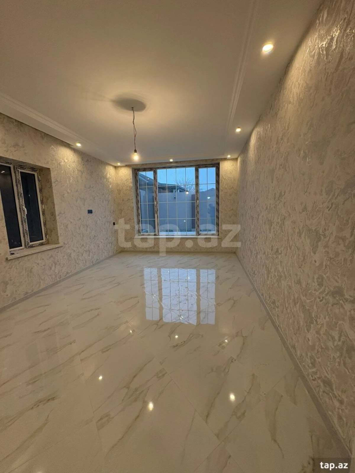 Satılır 8 otaqlı həyət evi