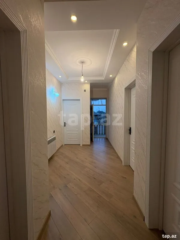 Satılır 8 otaqlı həyət evi