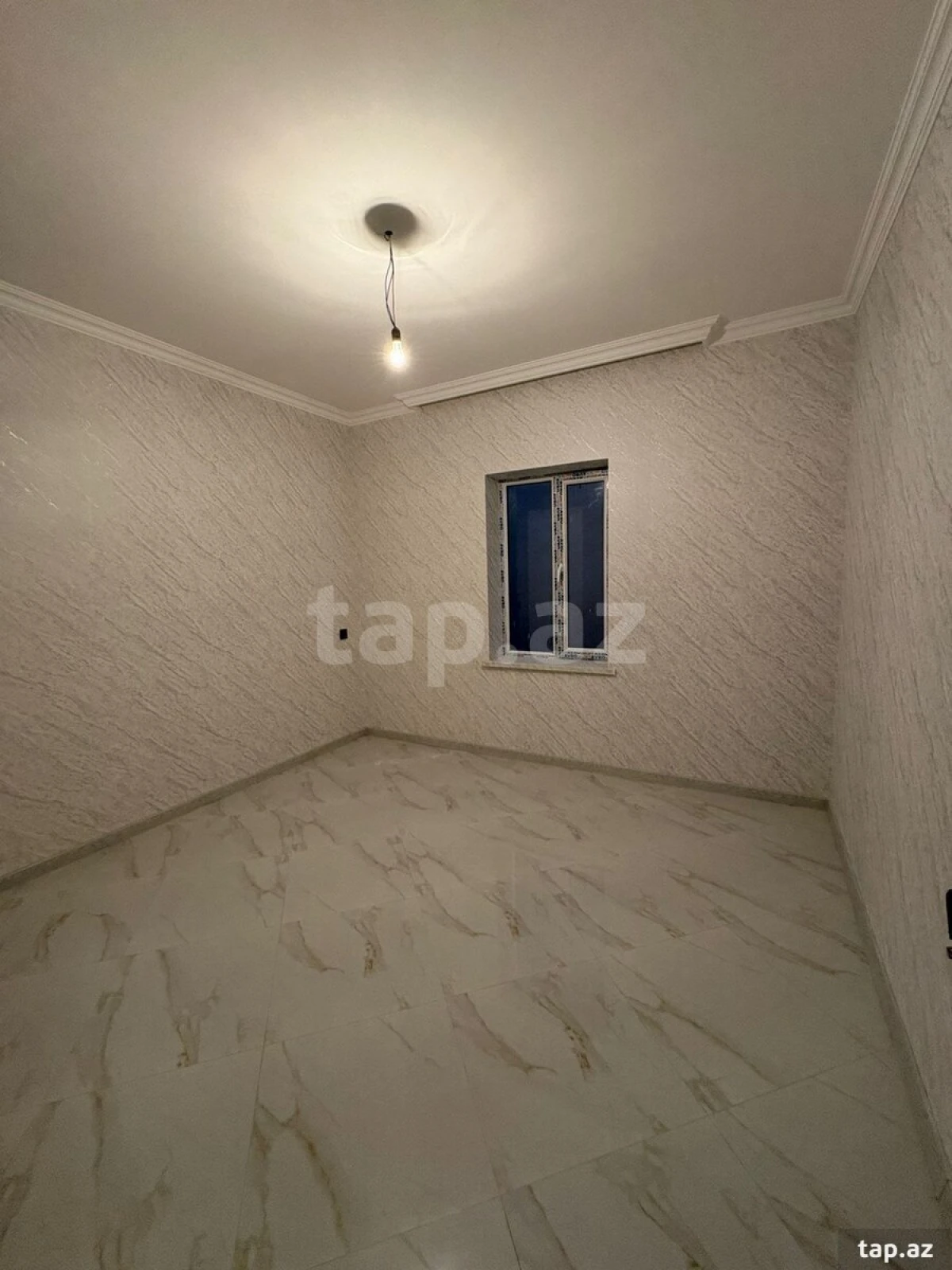 Satılır 8 otaqlı həyət evi