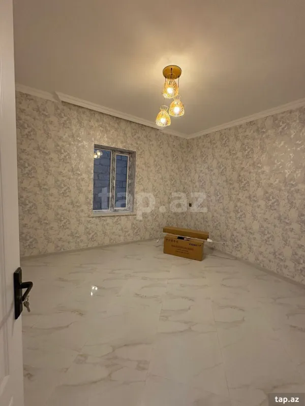 Satılır 8 otaqlı həyət evi