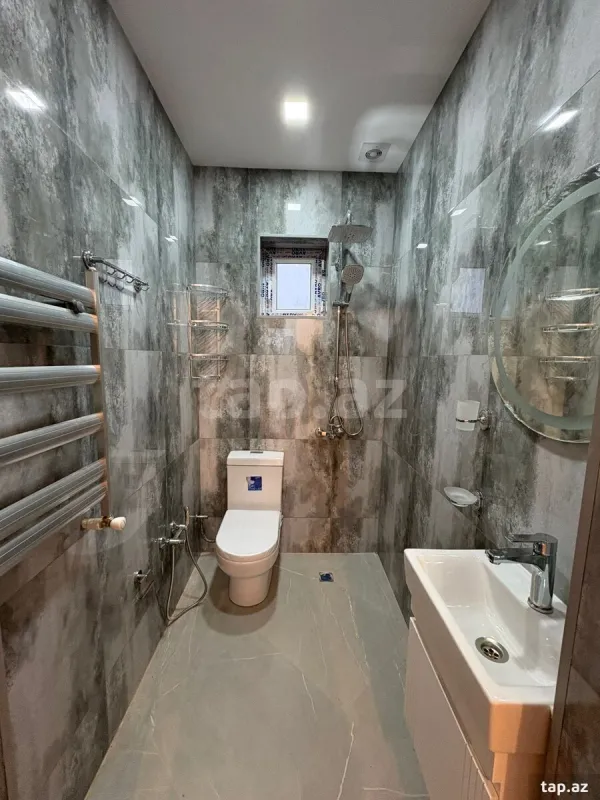 Satılır 8 otaqlı həyət evi