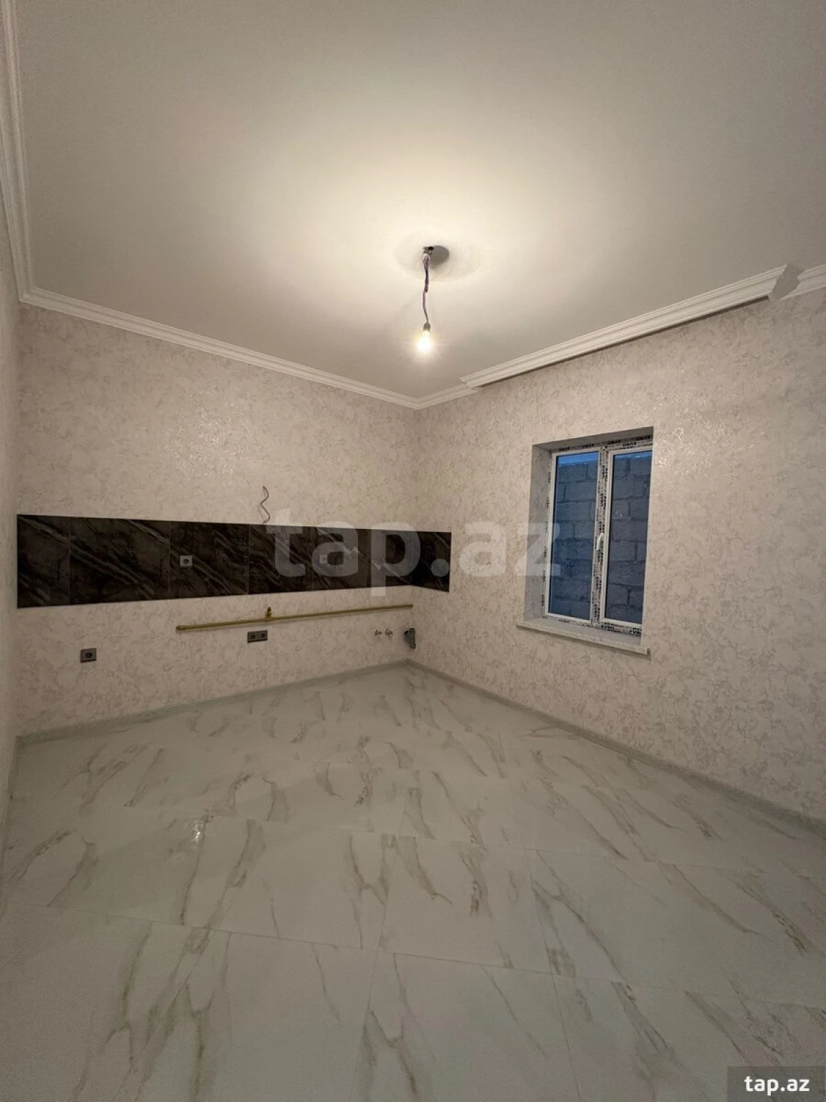 Satılır 8 otaqlı həyət evi