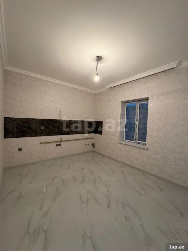 Satılır 8 otaqlı həyət evi