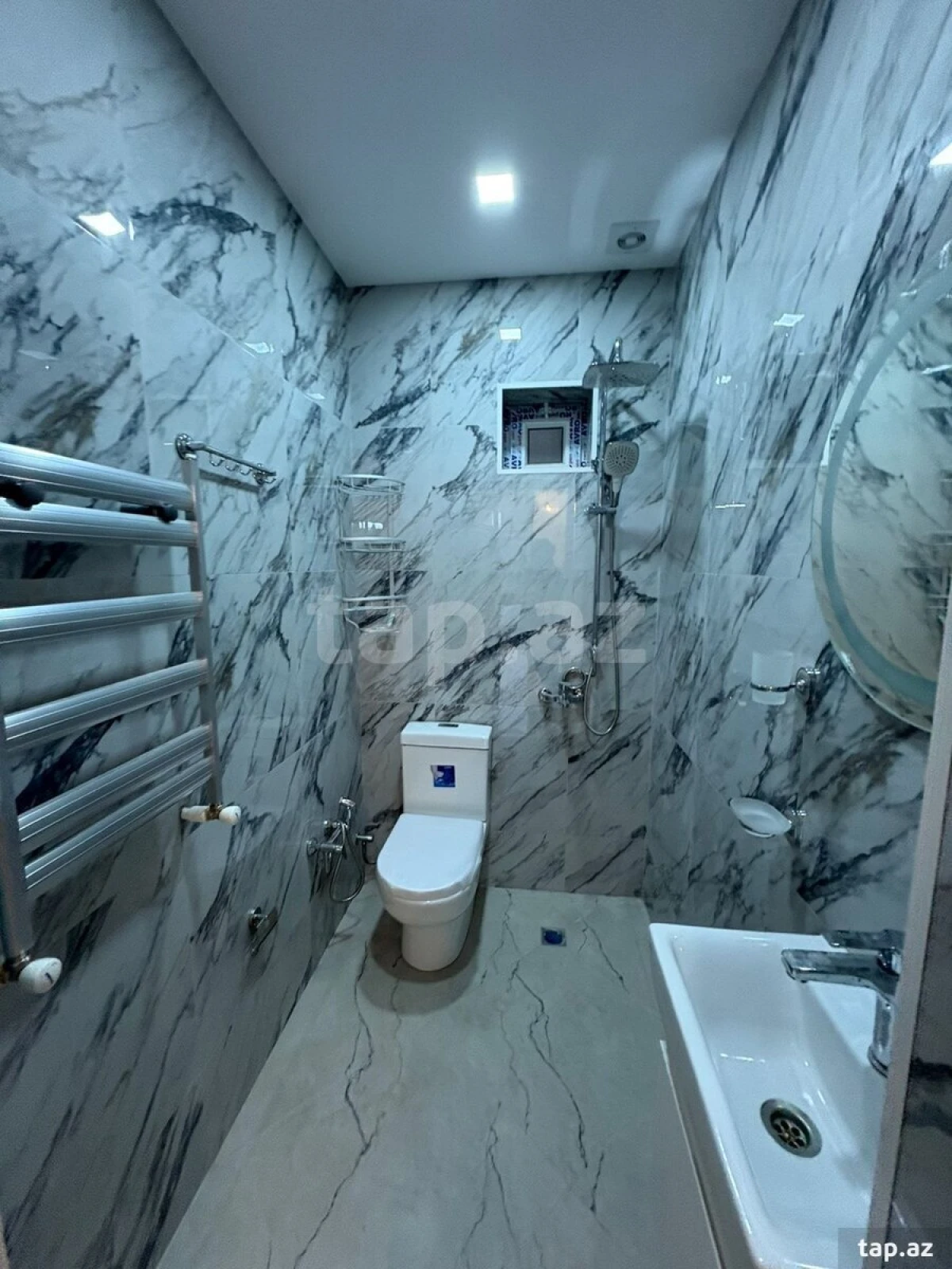 Satılır 8 otaqlı həyət evi