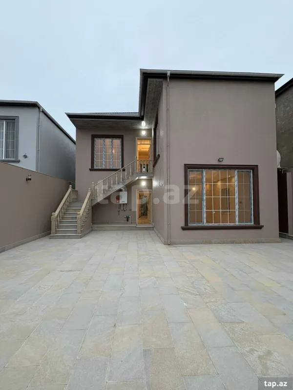 Satılır 8 otaqlı həyət evi
