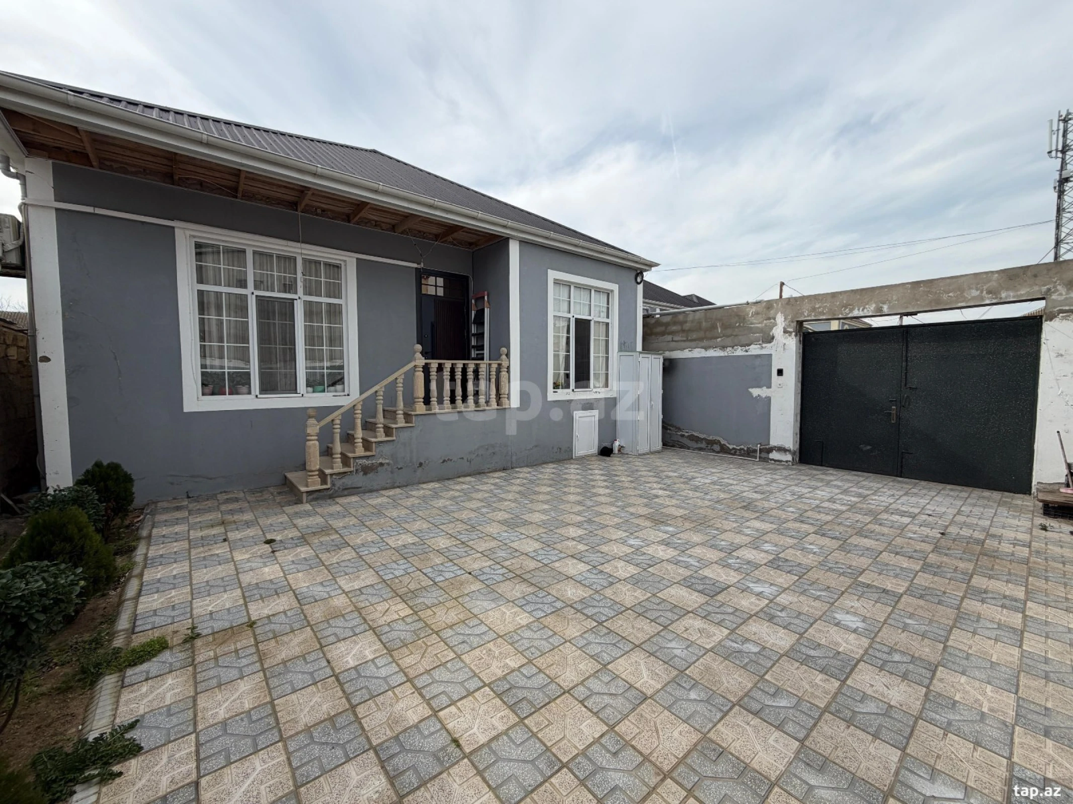 Satılır 4 otaqlı həyət evi