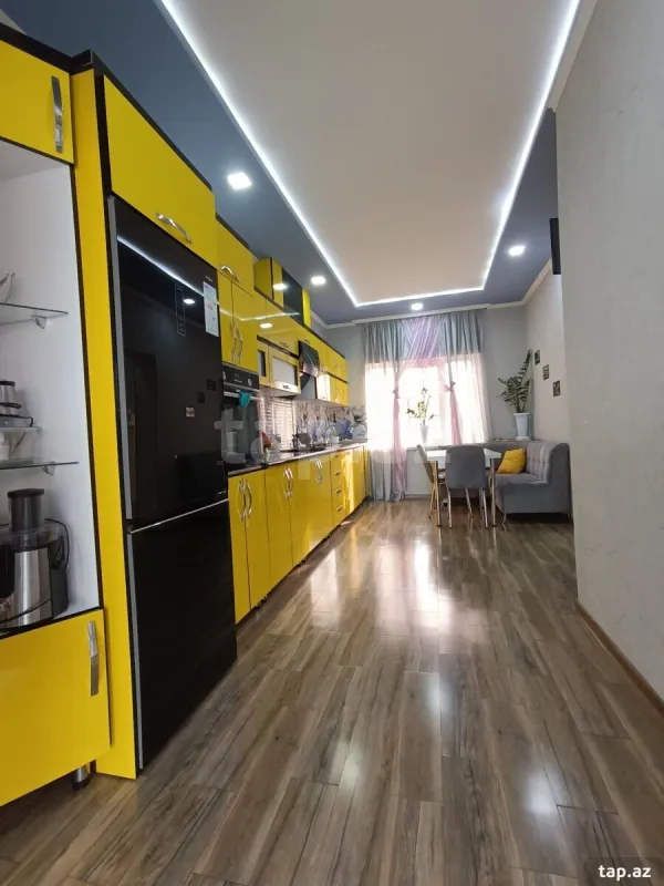 Satılır 6 otaqlı həyət evi