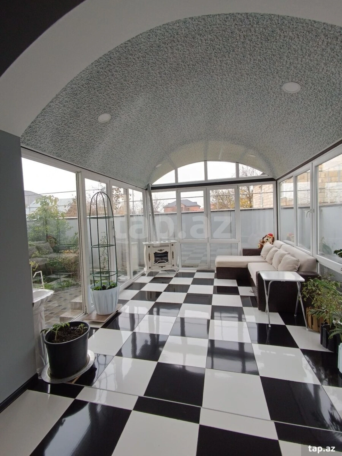 Satılır 6 otaqlı həyət evi