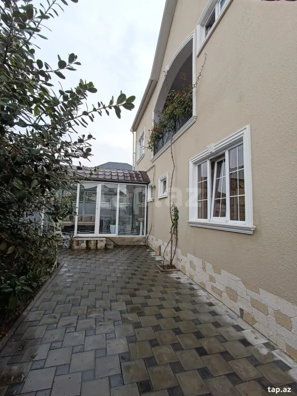 Satılır 6 otaqlı həyət evi