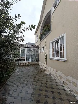 Satılır 6 otaqlı həyət evi