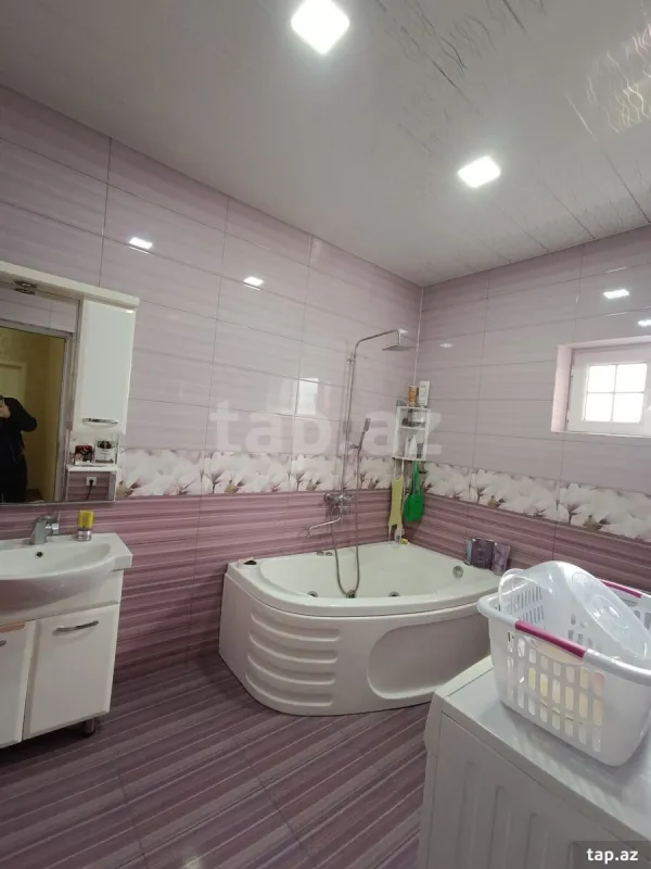 Satılır 6 otaqlı həyət evi