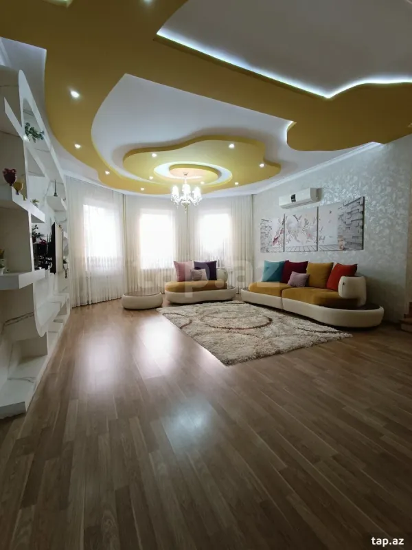 Satılır 6 otaqlı həyət evi