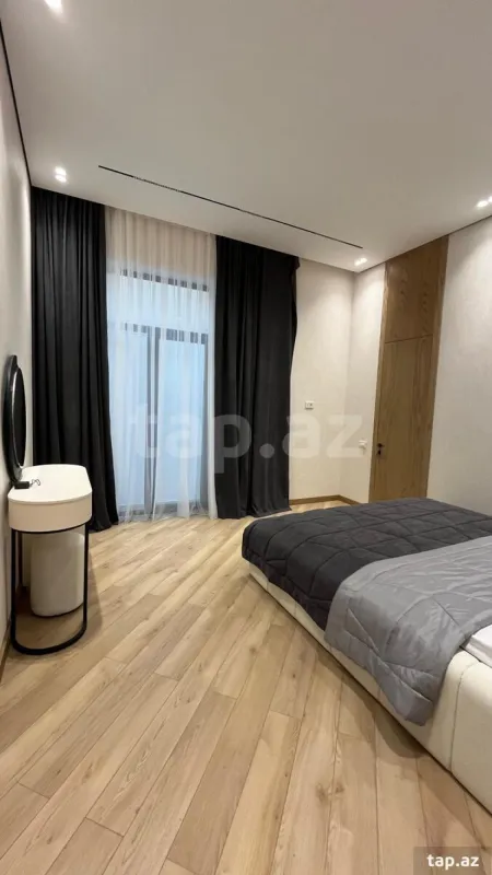 Satılır 5 otaqlı həyət evi