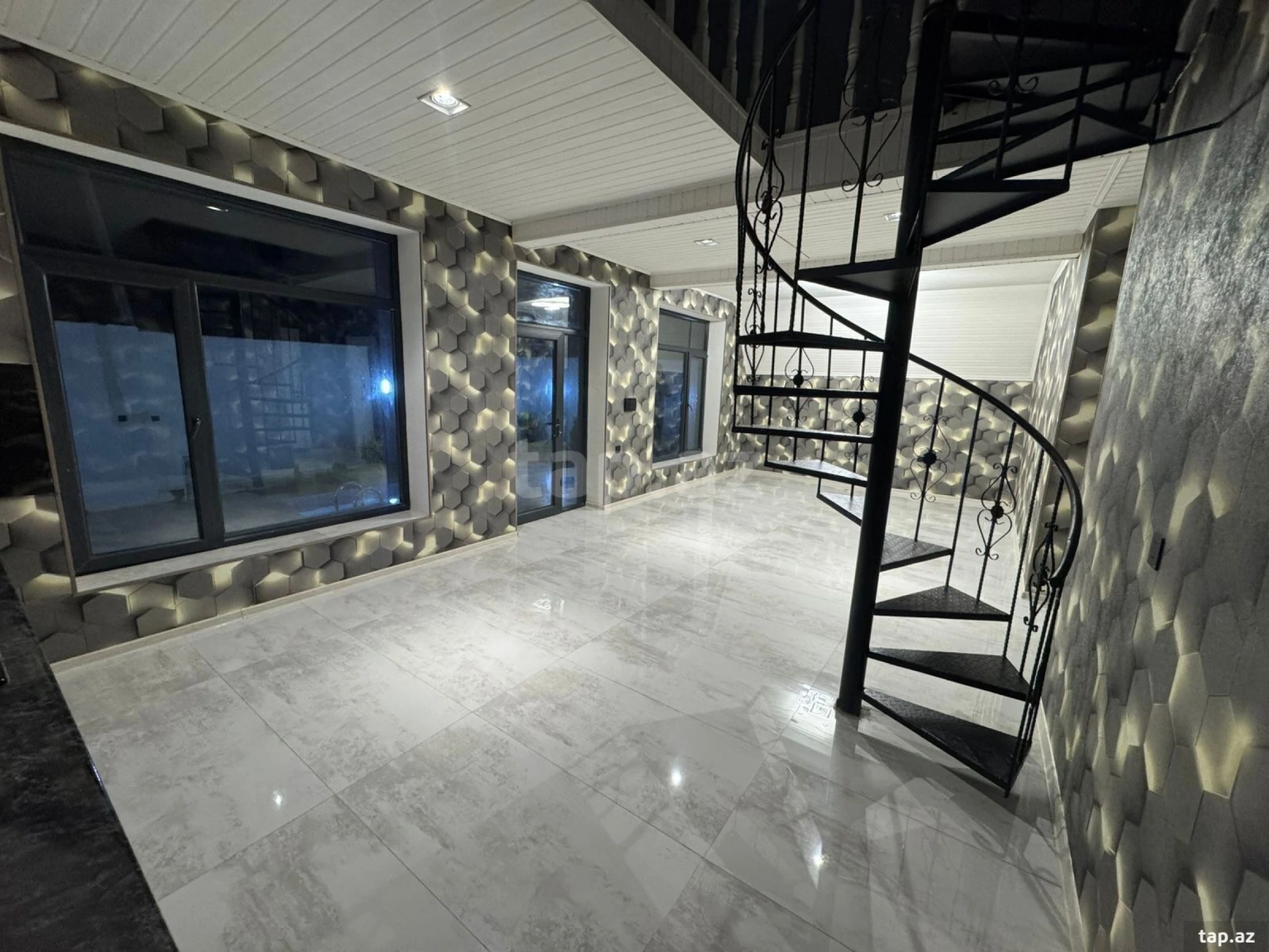 Satılır 5 otaqlı həyət evi