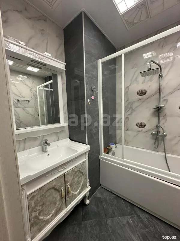 Kirayə verilir 2 otaqlı yeni tikili 110 m²