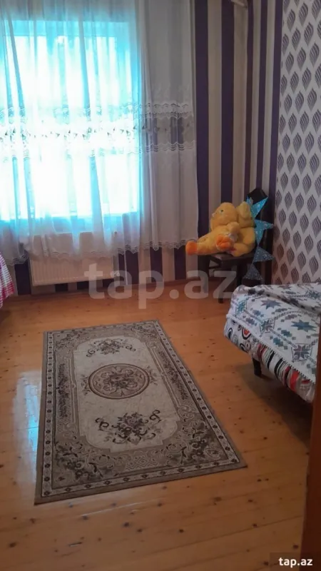 Satılır 7 otaqlı həyət evi