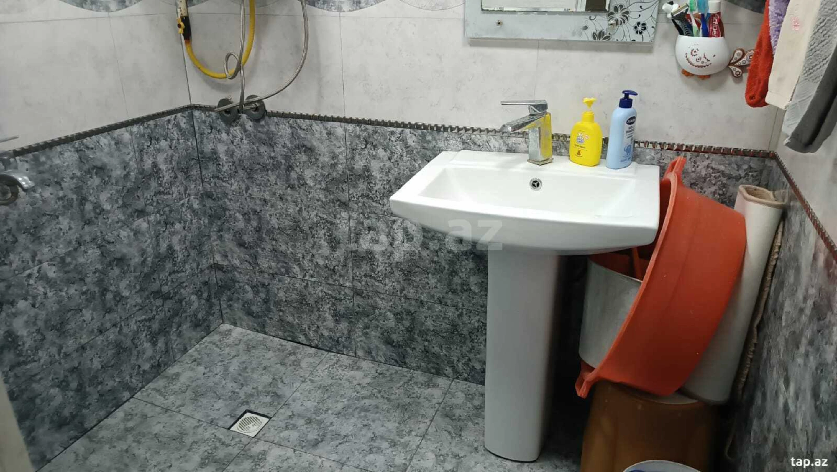 Satılır 4 otaqlı mənzil 110 m²