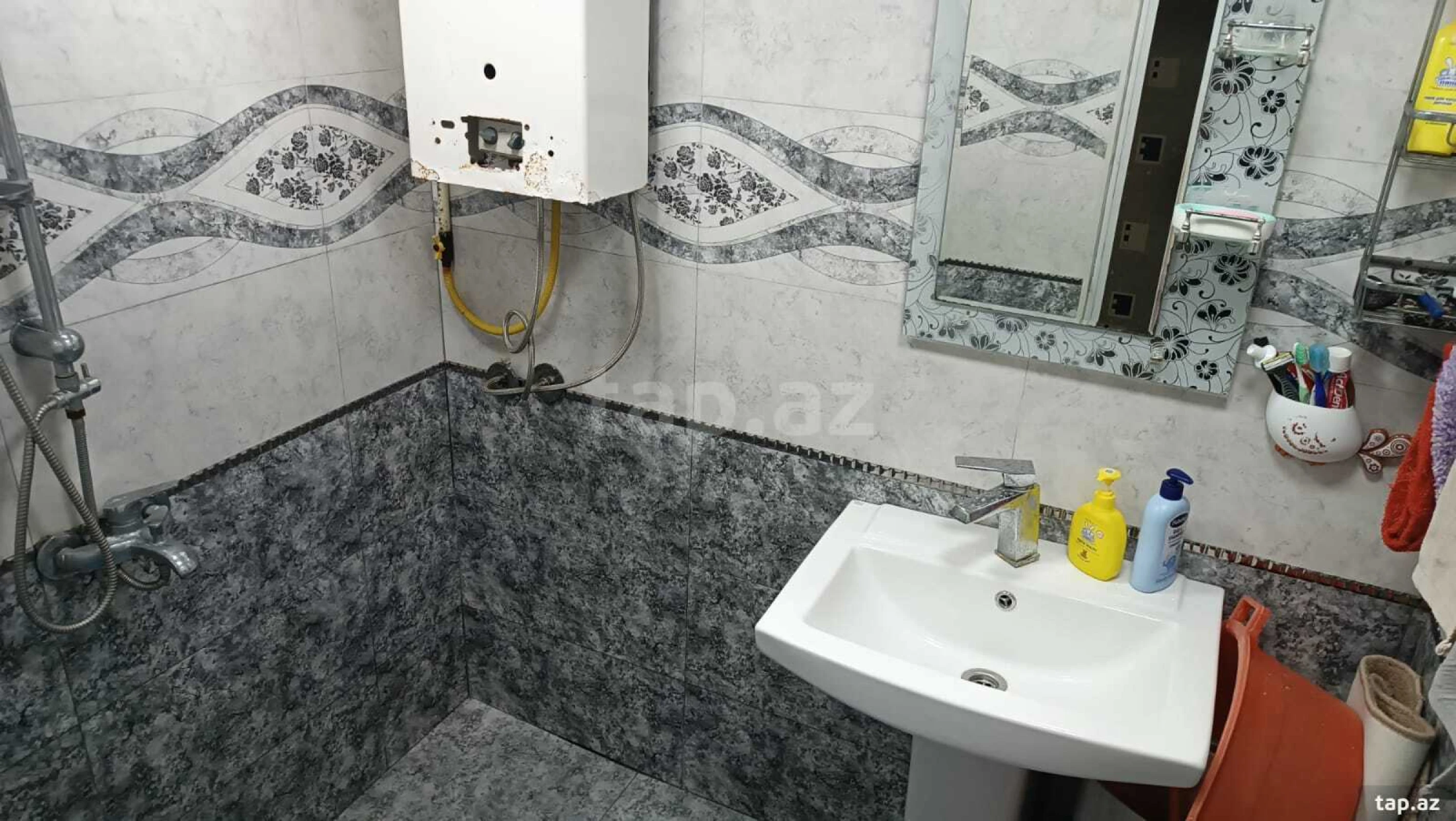 Satılır 4 otaqlı mənzil 110 m²