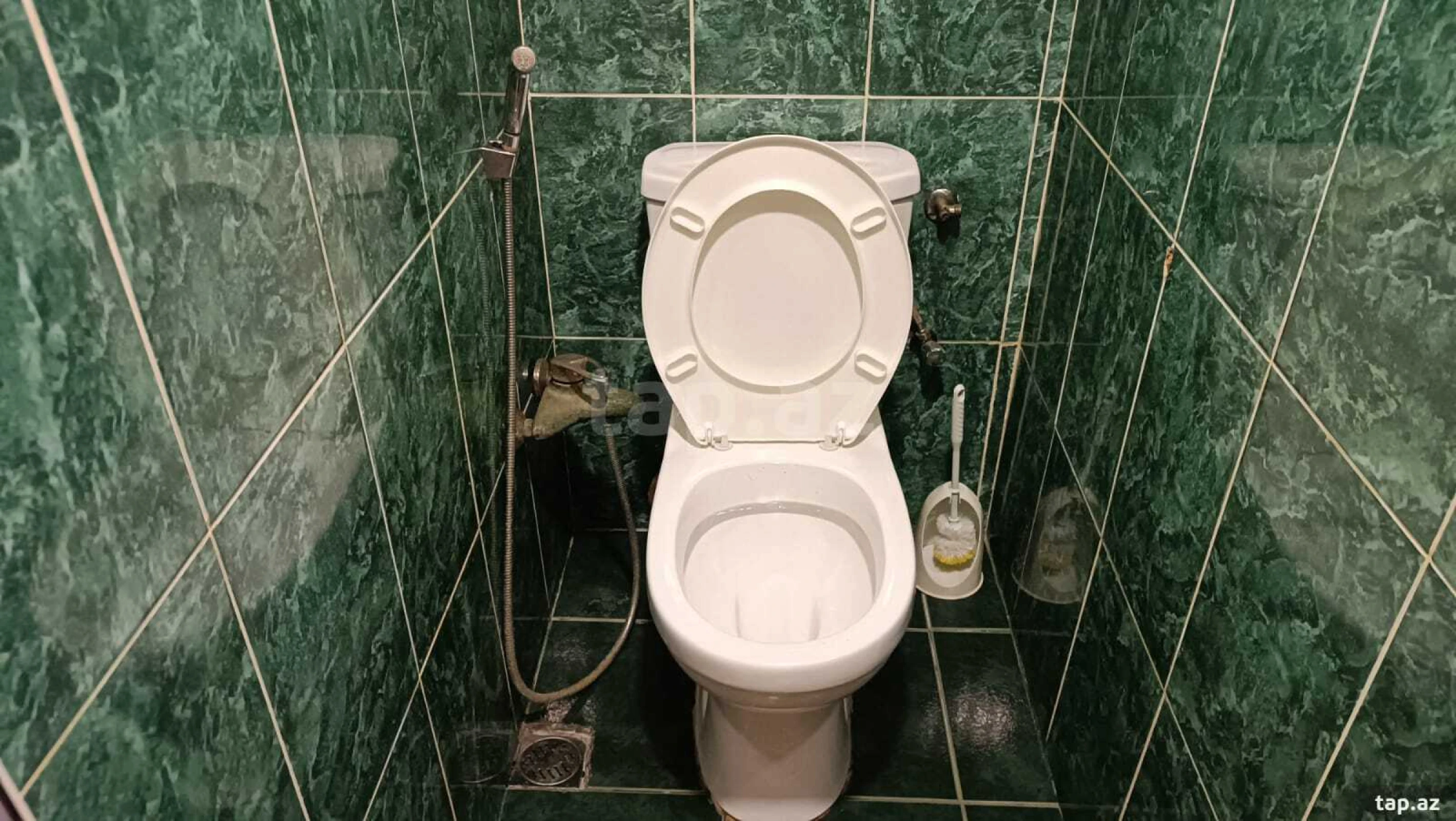 Satılır 4 otaqlı mənzil 110 m²