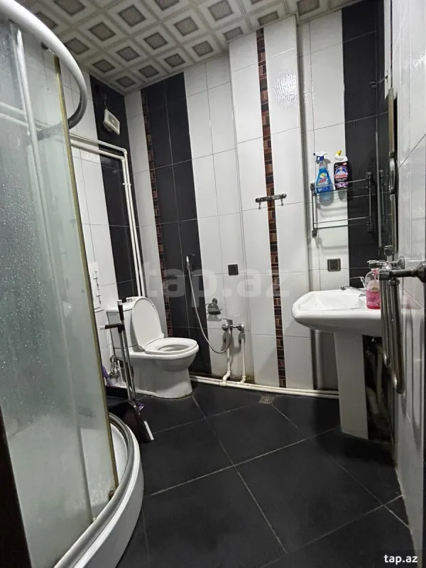 Kirayə verilir 3 otaqlı yeni tikili 120 m²