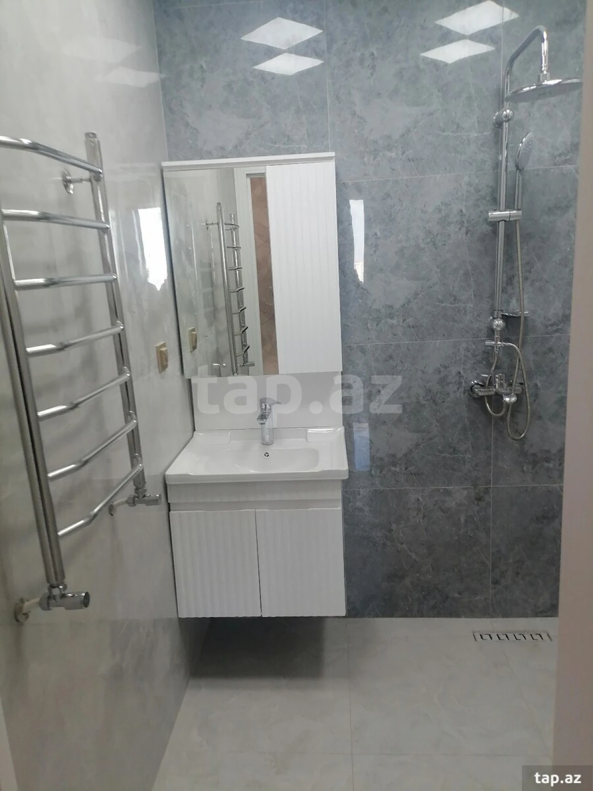 Satılır 2 otaqlı yeni tikili 70 m²