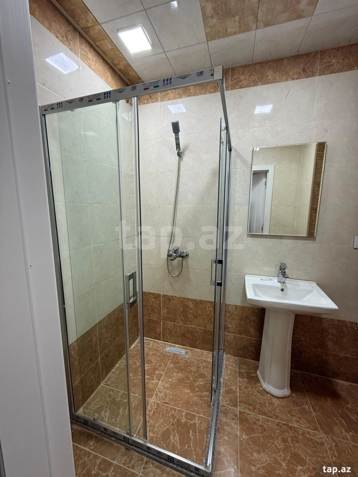 Kirayə verilir 2 otaqlı yeni tikili 78 m²