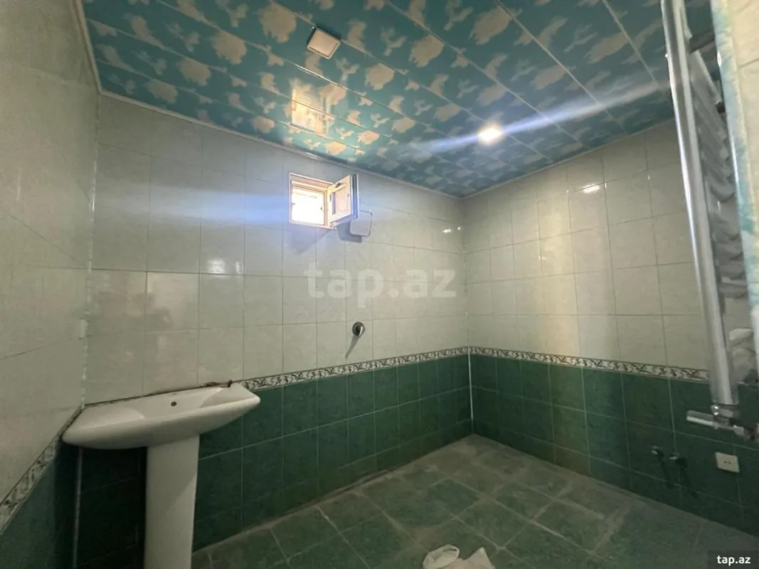 Satılır 6 otaqlı həyət evi